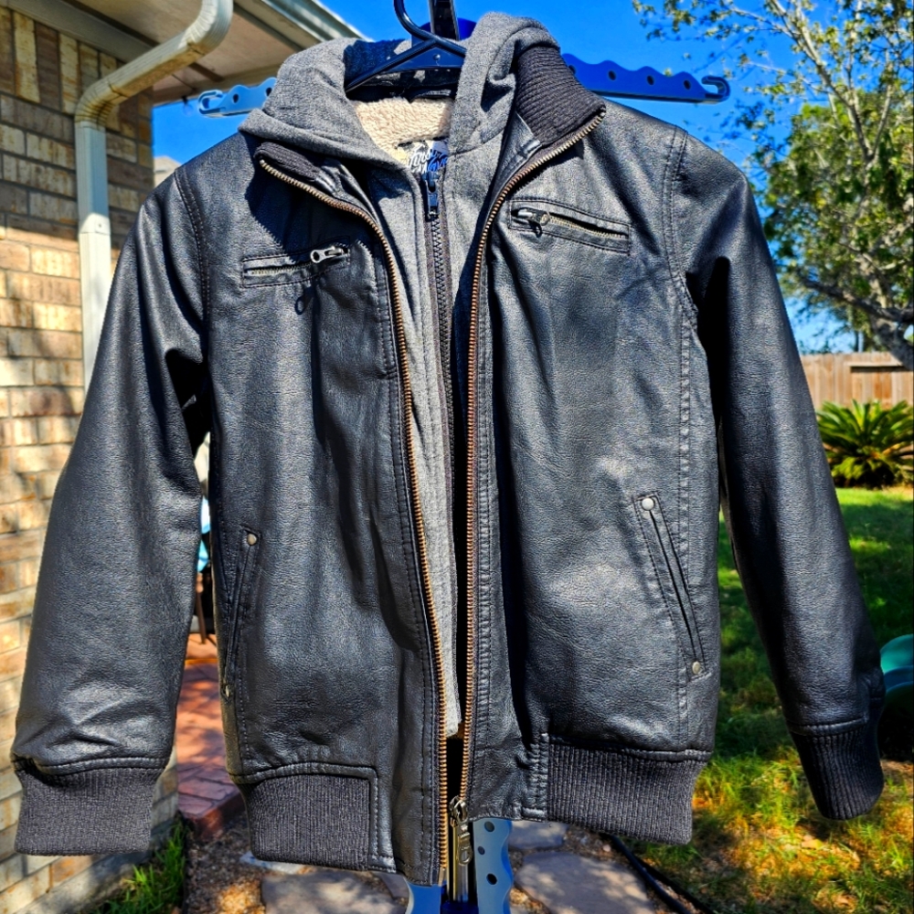 Boys Faux Leather Jacket black/grey with hood, size boys 6/7